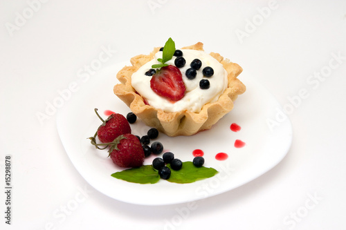 Delicious tart with berries and cream