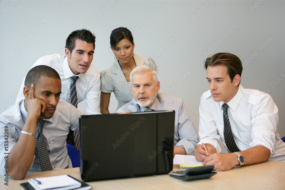 Groupe de jeunes adultes en formation commerciale Groupe de jeunes adultes en formation commerciale