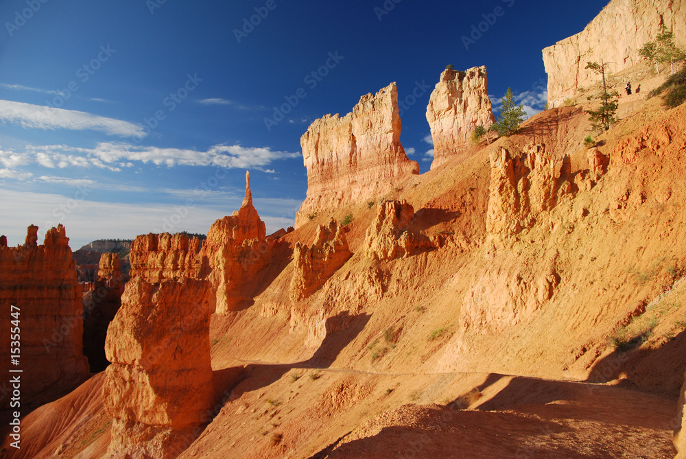 Fototapeta premium Navajo Loop Trail im Bryce Canyon bei Sonnenaufgang