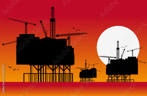Silhouettes de plate-formes pétrolières