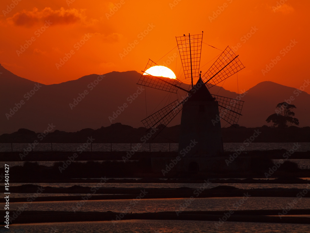 Windmühle bei den Salinen von Marsala