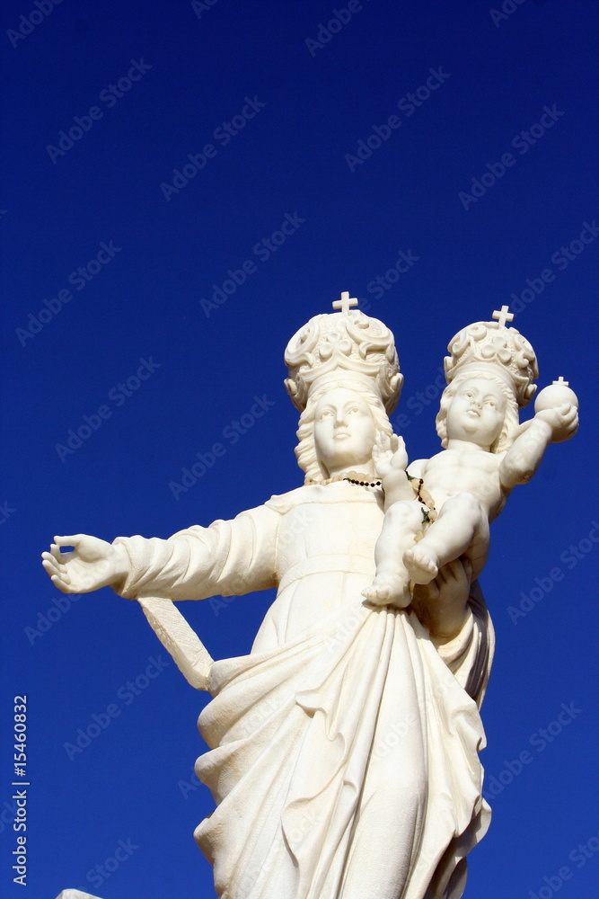 statua della Vergine con bambino Gesù