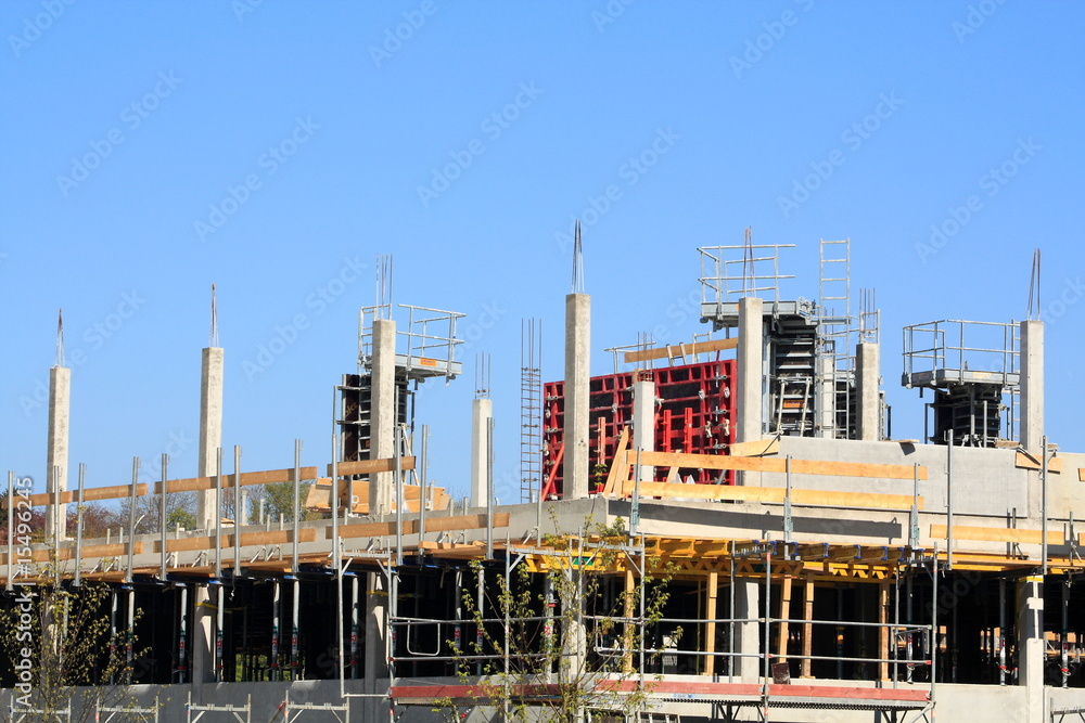 Obraz premium Hochbau, Hausbau, Betonbau, blauer Himmel, Deutschland