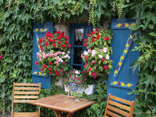 Tableau sur toile terrasse de crêperie bretonne