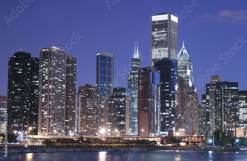 chicago at night © Mike Liu