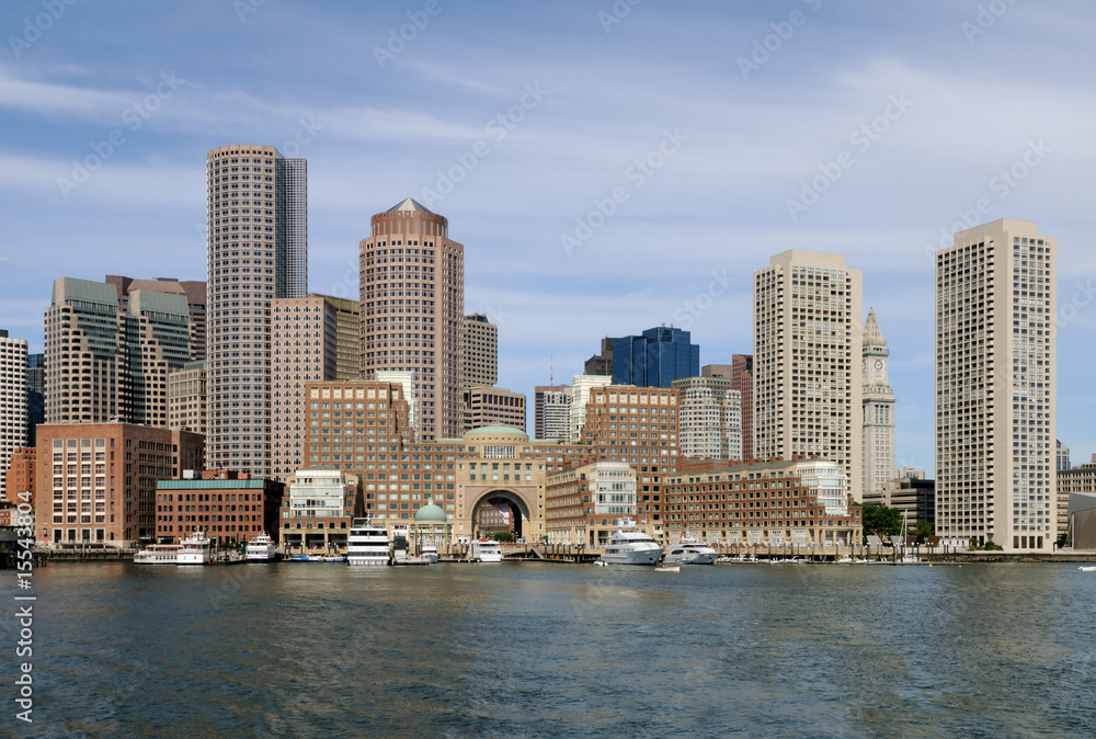 Naklejka premium Boston Harbor and Skyline