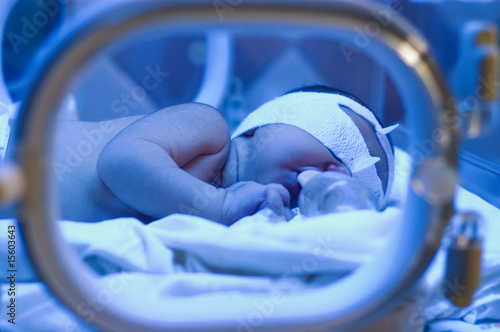 Cuadro en lienzo newborn baby under ultraviolet light