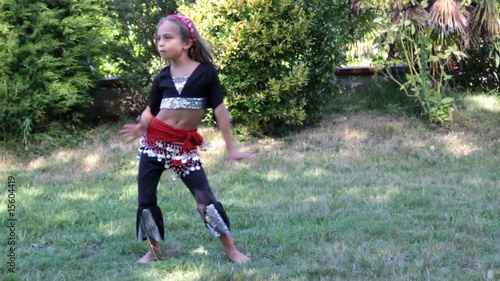 jolie petite danseuse orientale