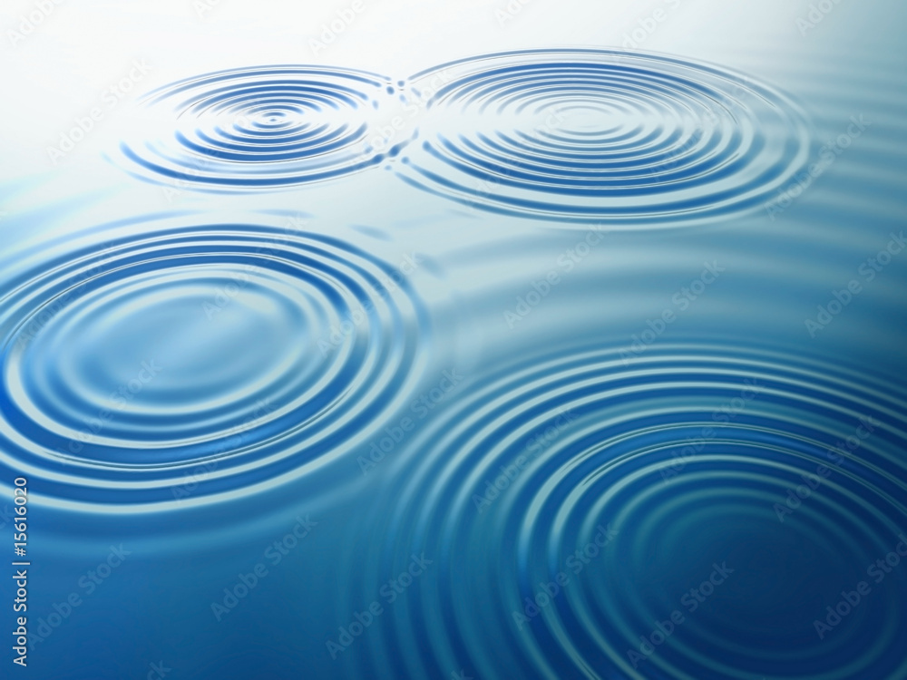 Fototapeta premium Wassertropfen fallen auf eine Wasserflaeche