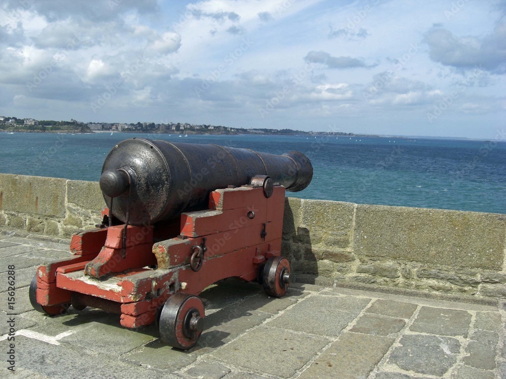 Canon sur les fortifications de Saint Malo