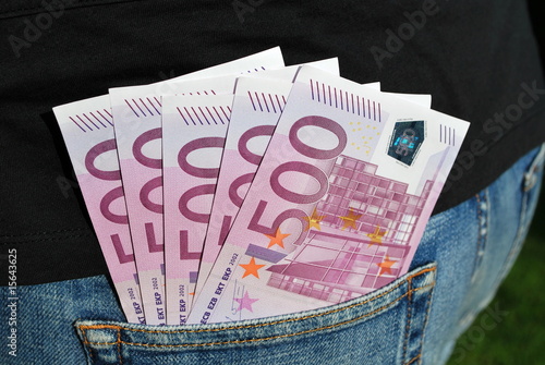 Geldscheine in Hosentasche