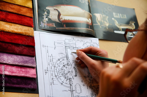 She paints a project plan and choose furniture