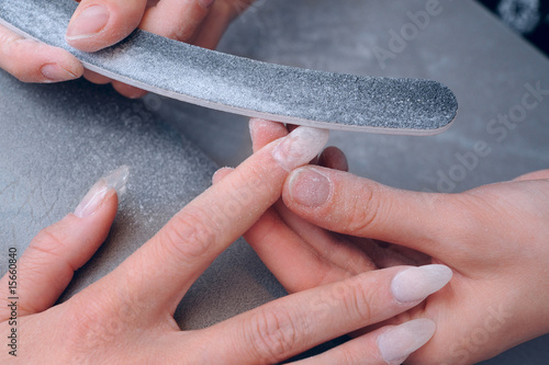 Polishing fingernails