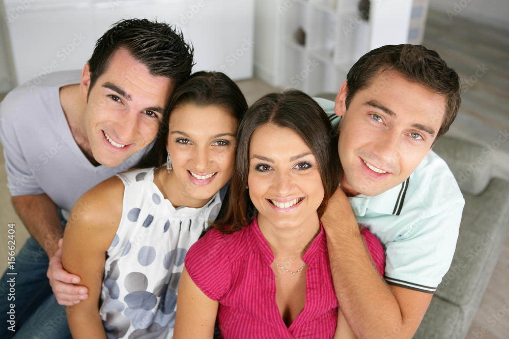 Portrait d'hommes et de femmes souriants Portrait d'hommes et de femmes souriants