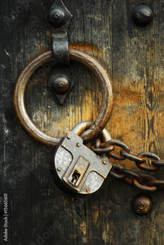 Fotografie Secure wooden doors