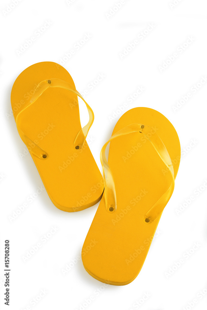 Paire de tongs oranges sur fond blanc Paire de tongs oranges sur fond blanc