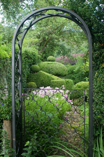 romantischer Garten im englischen Stil #15742874