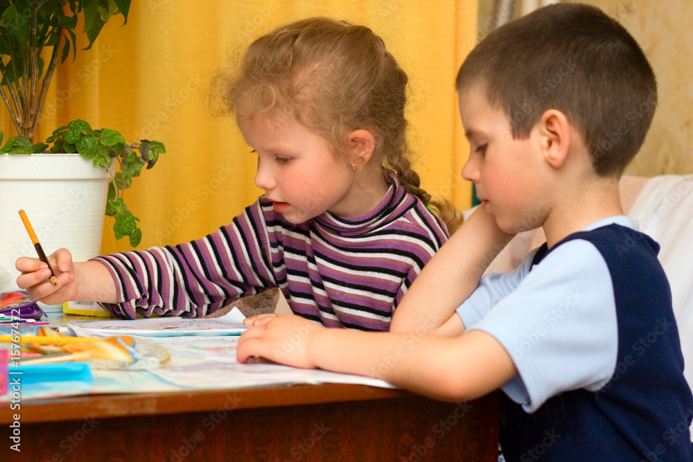 children draw in pencil children draw in pencil