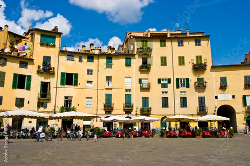 Piazza Anfiteatro square in Lucca Toscane © pwollinga