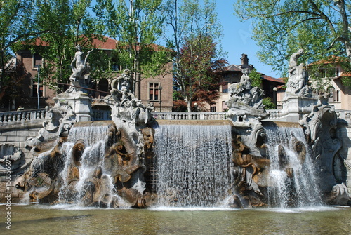 Torino, parco del valentino, castello e fontana photo