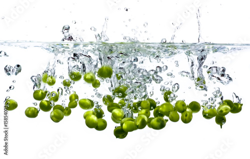 Peas splashing