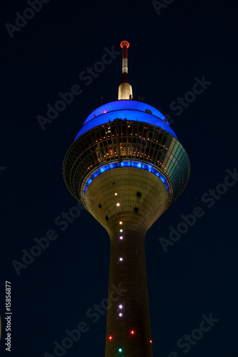 Fernmeldeturm in Düsseldorf in der Nacht photo