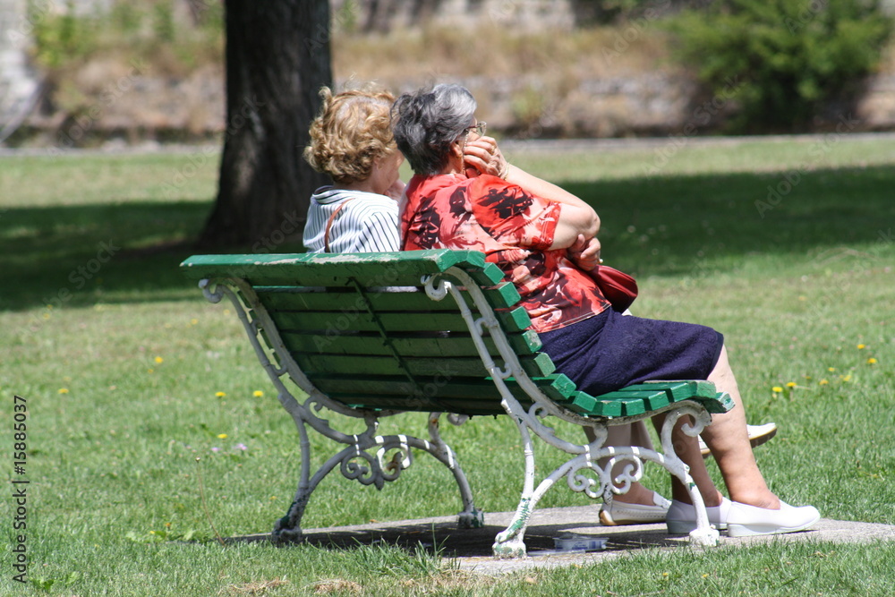 Abuelas Tomando El Sol En Un Banco Foto De Stock Adobe Stock abuelas-tomando-el-sol-en-un-banco-foto-de-stock-adobe-stock