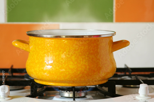 steaming cooking pot