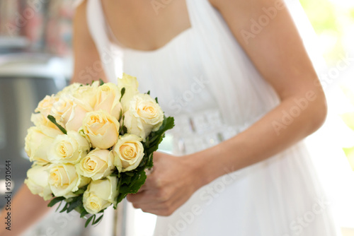 Braut mit Rosen