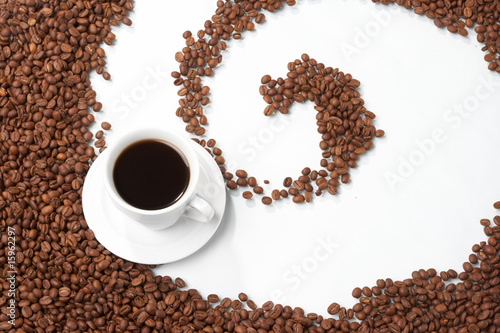 Cup with coffee, costing on coffee grain