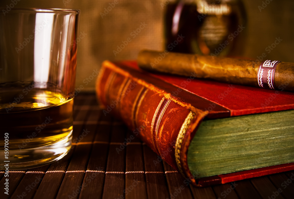 Zigarre, Whisky, Buch