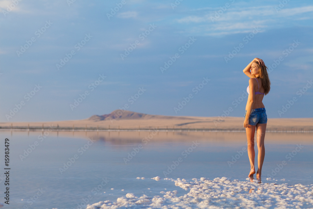 Fototapeta premium girl in a salt lake