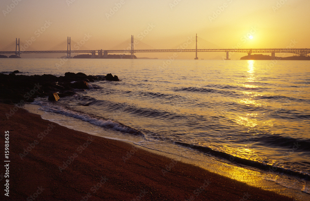 Naklejka premium 瀬戸大橋の朝