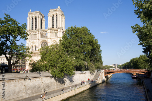 Notre Dame an der Seine in Paris