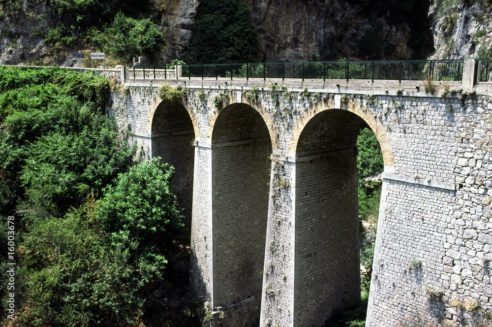 ポジターノの石橋