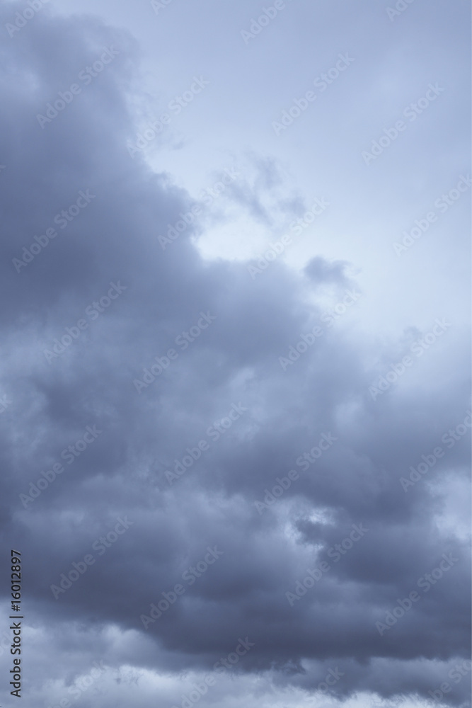 Obraz premium 迫る雨雲