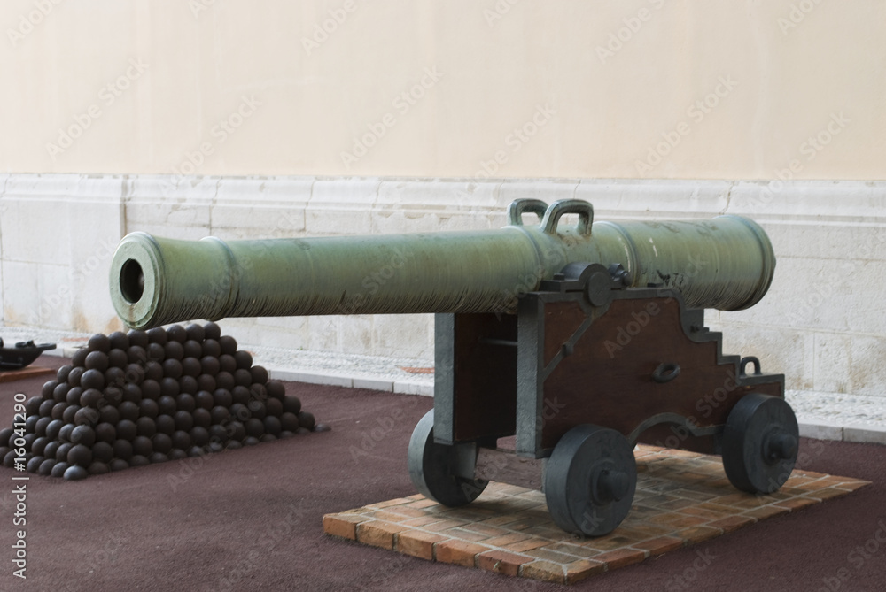 Old cannon at the Palace of Monaco Old cannon at the Palace of Monaco