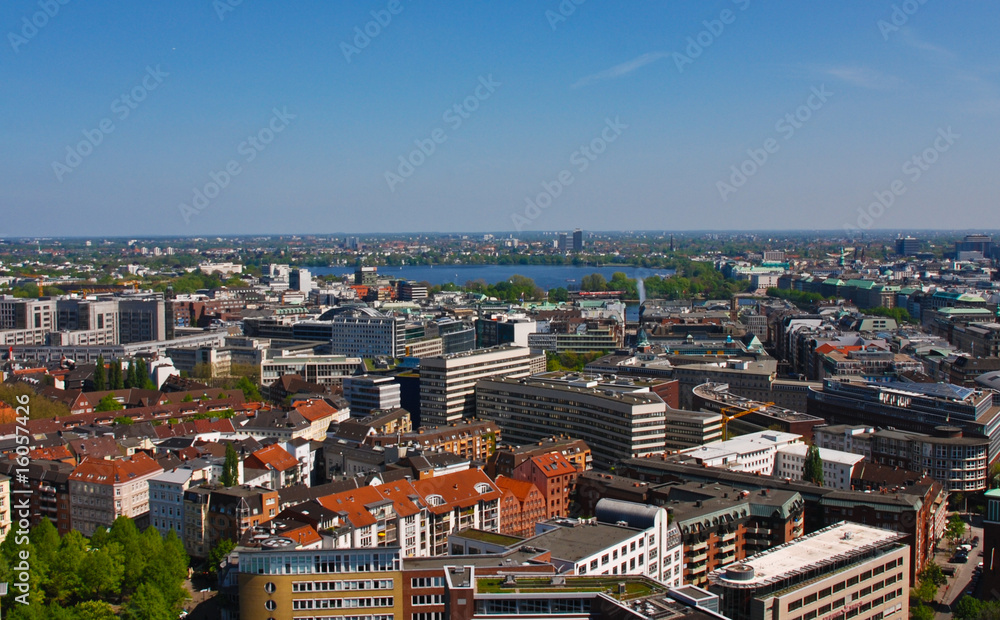 Über den Dächern Hamburgs