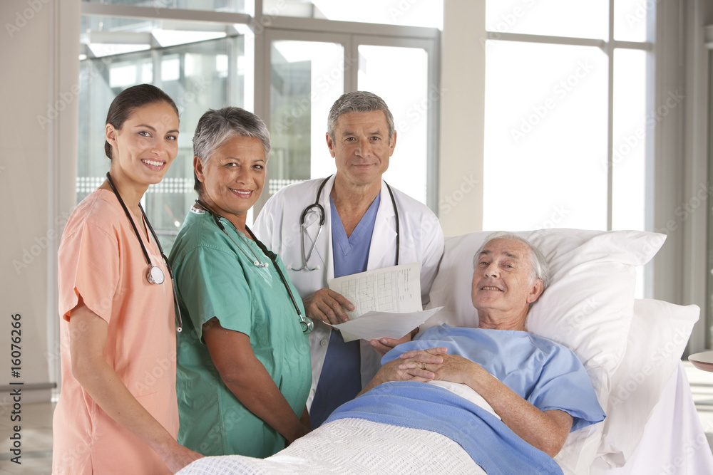 Obraz premium medical team discussing results