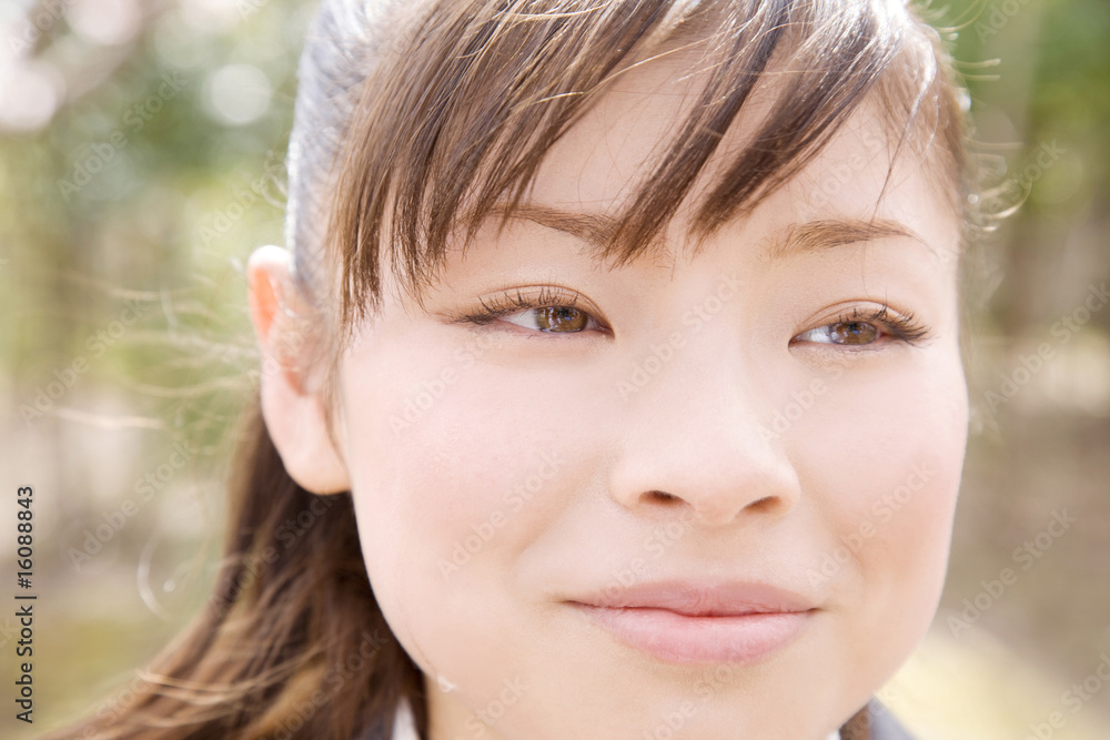 涙を流す女子高生 涙を流す女子高生