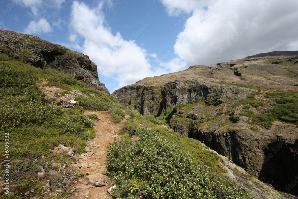 Obraz premium Mountain trail in Iceland
