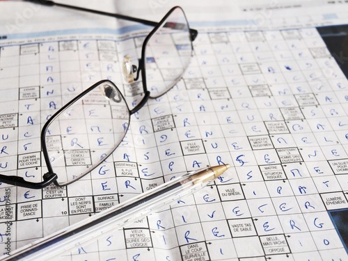 Lunettes et mots croisés