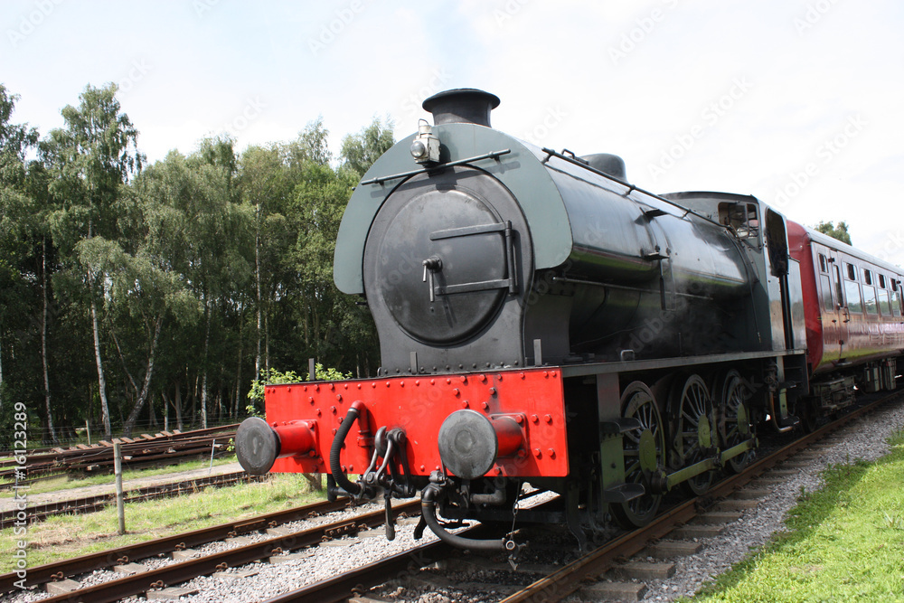 Fototapeta premium Zabytkowy silnik parowy i pociąg siodłowy.