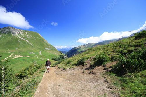 Hiker with binocular © Christophe Fouquin