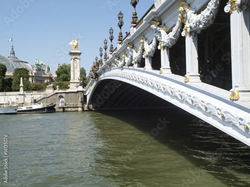 Puente de Alejandro III sobre el rio Sena en Paris photo