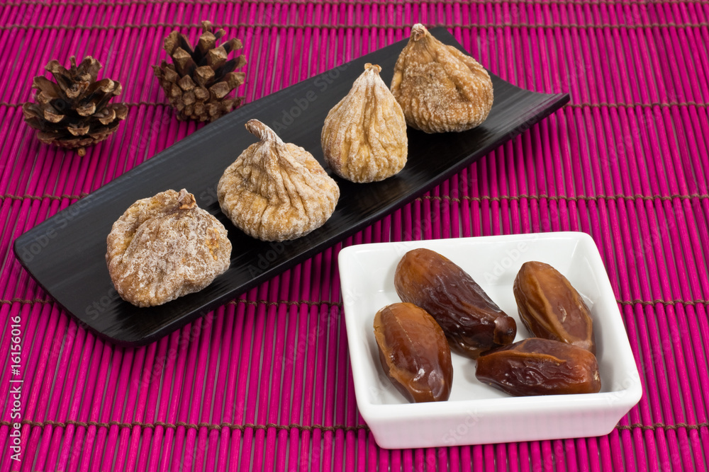 getrocknete Feigen und Datteln, dried figs and dates getrocknete Feigen und Datteln, dried figs and dates