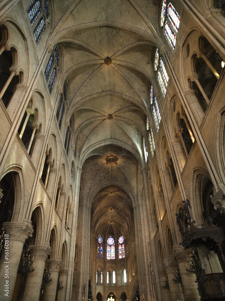 Nave central de la catedral de Notre Dame de Paris