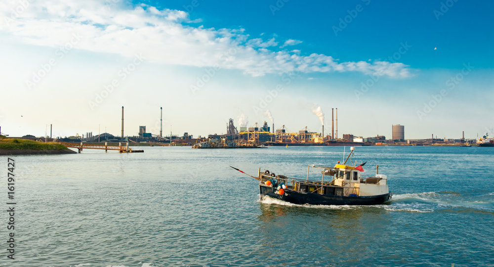 Obraz premium Small fishing ship in the Netherlands