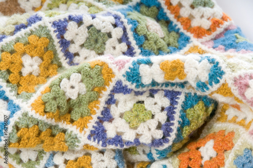 Multi colored blanket in wool © KariDesign