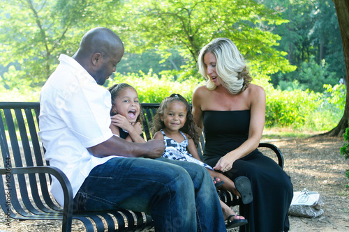 A mixed race family © Hogan Imaging
